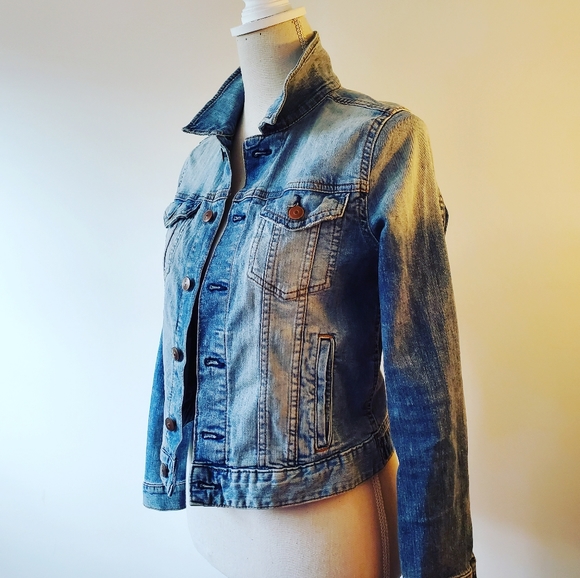 H&M Jackets & Blazers - H&M denim jacket women's size 6